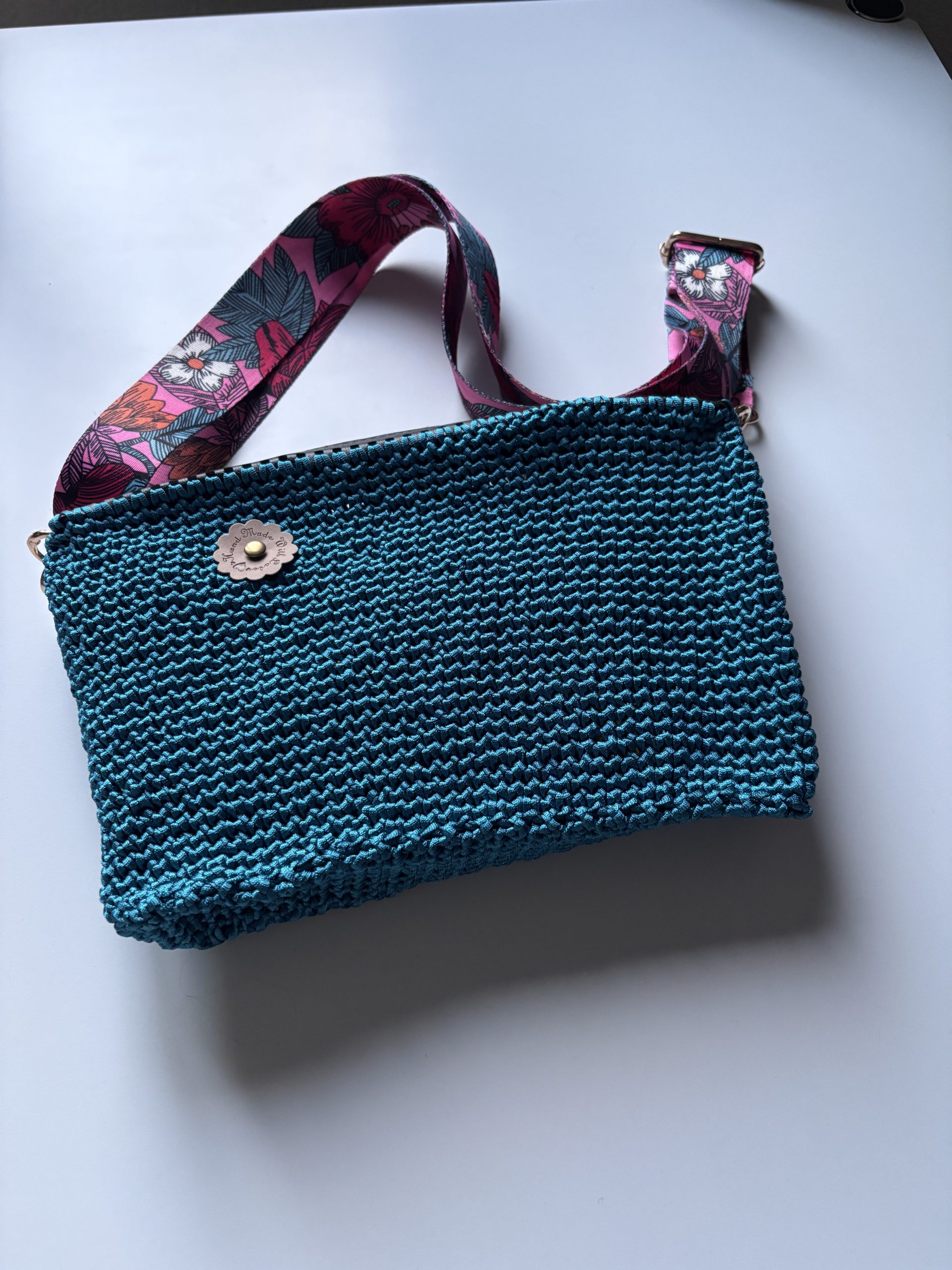 Sac turquoise artisanal au crochet — création n° 10