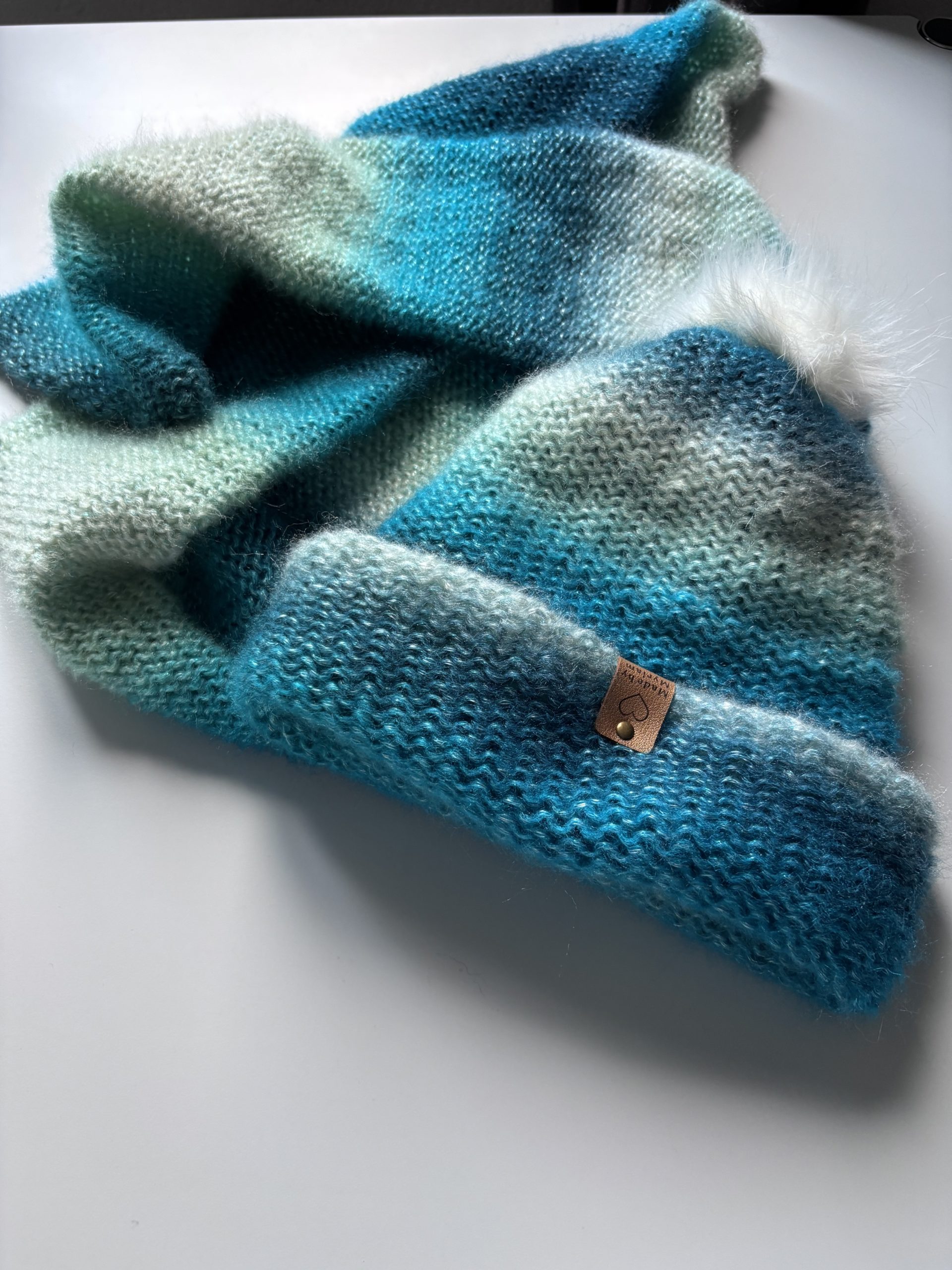 Ensemble bonnet et écharpe tricotés à la main pour adulte